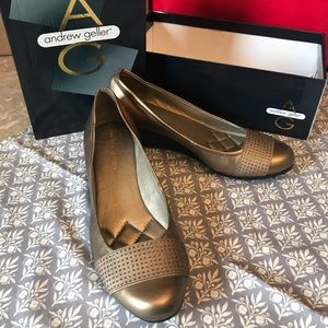 BRAND NEW - Andrew Geller round toe wedge pumps